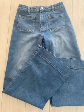 H&M Divided Light Blue Straight-Leg Jeans